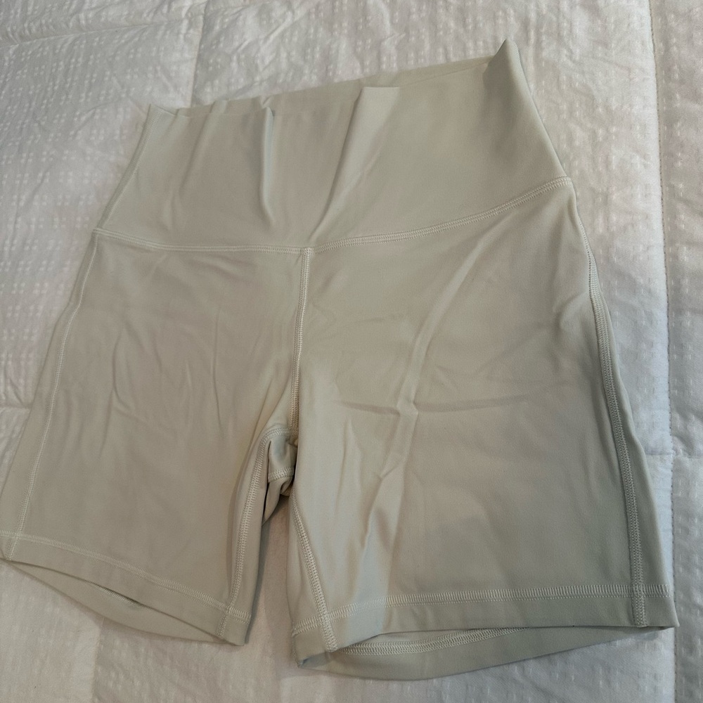 NWOT Lululemon high rise align shorts size 8